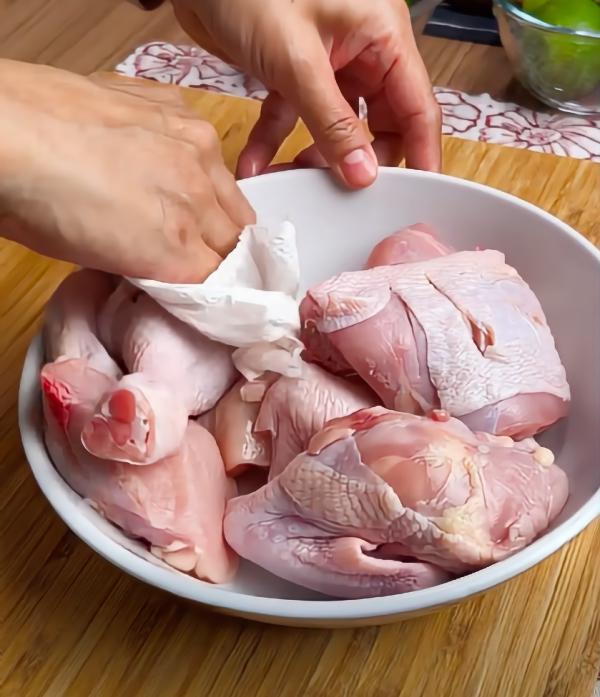Kenapa Ayam Perlu Dilap Kering Sebelum Digoreng atau Diperap?